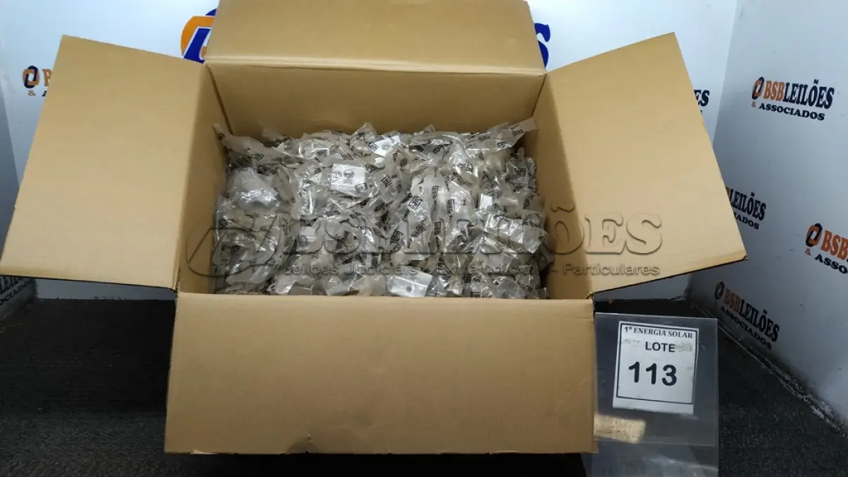 LOTE 113 - 01 CAIXA COM GRAMPOS PRESILHAS TERMINAL FINAL PARA PAINEL SOLAR. 30X35. (NO ESTADO) ATENÇÃO! FAZER A VISITAÇÃO ANTES DE ARREMATAR, NÃO SABEMOS SE FUNCIONA, LEILÃO NÃO TEM GARANTIA E NEM DEVOLUÇÃO, SUJEITO A POSSÍVEIS AVARIAS VISÍVEIS/OCULTAS E/OU AUSÊNCIA DE COMPONENTES.