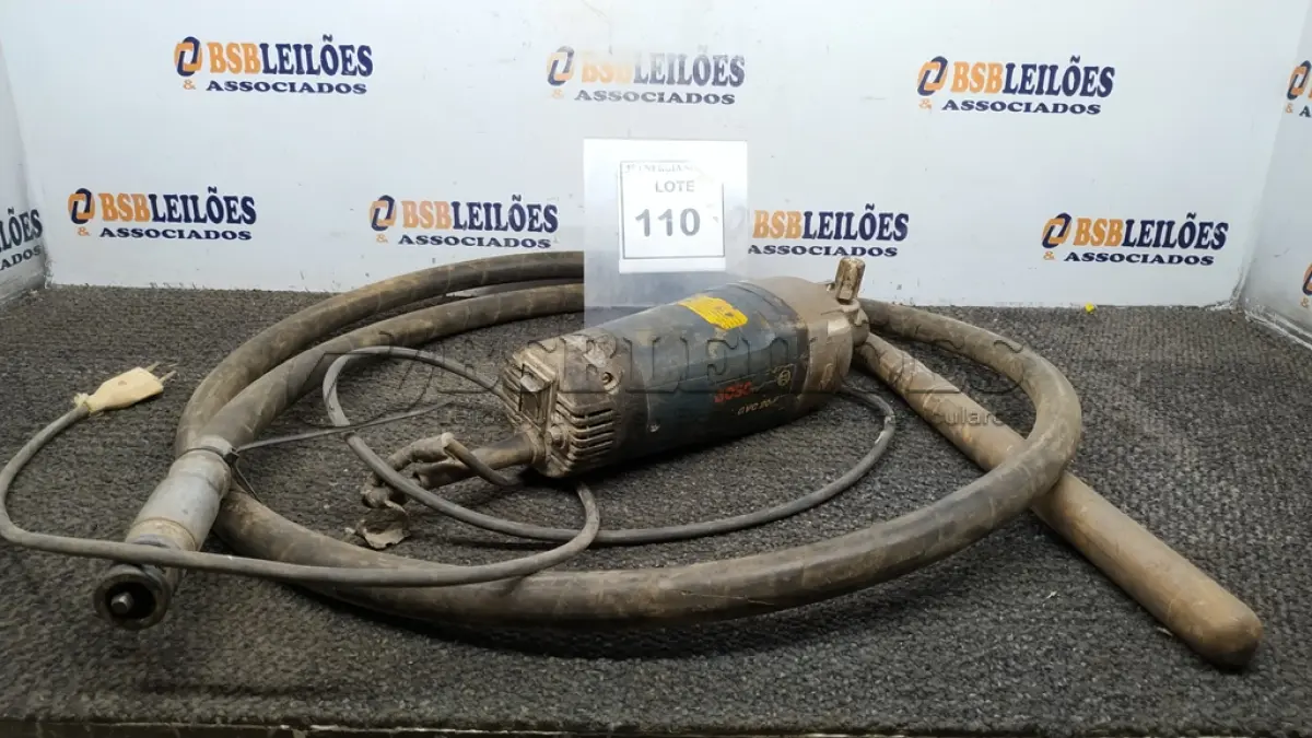 LOTE 110 - 01 MOTOR ELÉTRICO COM MANGOTE VIBRATÓRIO. (NO ESTADO) ATENÇÃO! FAZER A VISITAÇÃO ANTES DE ARREMATAR, NÃO SABEMOS SE FUNCIONA, LEILÃO NÃO TEM GARANTIA E NEM DEVOLUÇÃO, SUJEITO A POSSÍVEIS AVARIAS VISÍVEIS/OCULTAS E/OU AUSÊNCIA DE COMPONENTES.