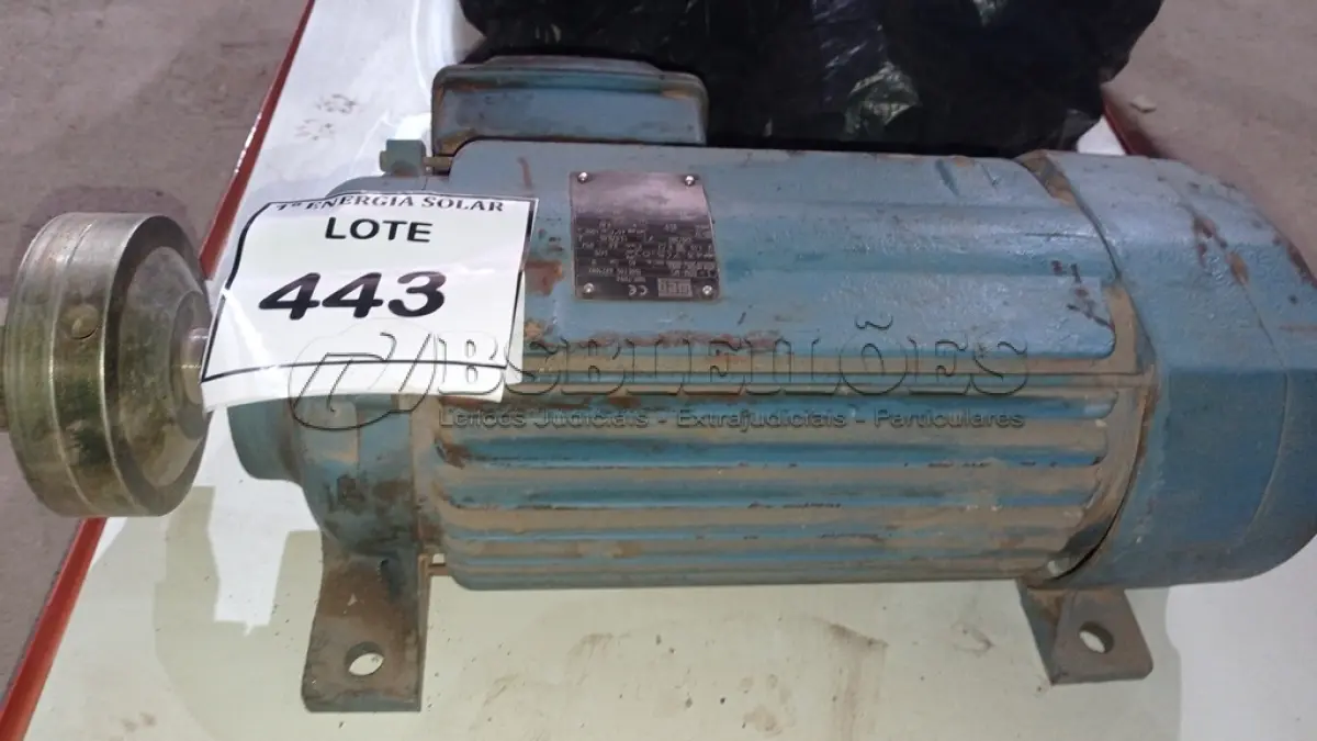 LOTE 443 - 01 MOTOR ELÉTRICO PARA SERRA DE BANCADA. (NO ESTADO) ATENÇÃO! FAZER A VISITAÇÃO ANTES DE ARREMATAR, NÃO SABEMOS SE FUNCIONA, LEILÃO NÃO TEM GARANTIA E NEM DEVOLUÇÃO, SUJEITO A POSSÍVEIS AVARIAS VISÍVEIS/OCULTAS E/OU