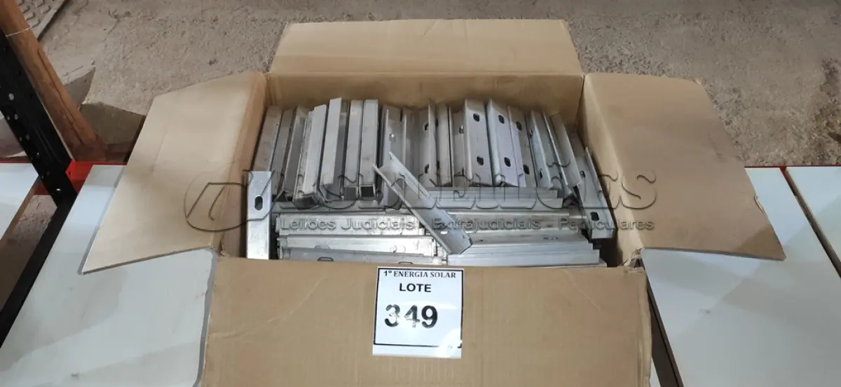 LOTE 349 - 01 CAIXA COM EMENDA PERFURADA SEM PARAFUSO. (NO ESTADO) ATENÇÃO! FAZER A VISITAÇÃO ANTES DE ARREMATAR, NÃO SABEMOS SE FUNCIONA, LEILÃO NÃO TEM GARANTIA E NEM DEVOLUÇÃO, SUJEITO A POSSÍVEIS AVARIAS VISÍVEIS/OCULTAS E/OU AUSÊNCIA DE COMPONENTES.
