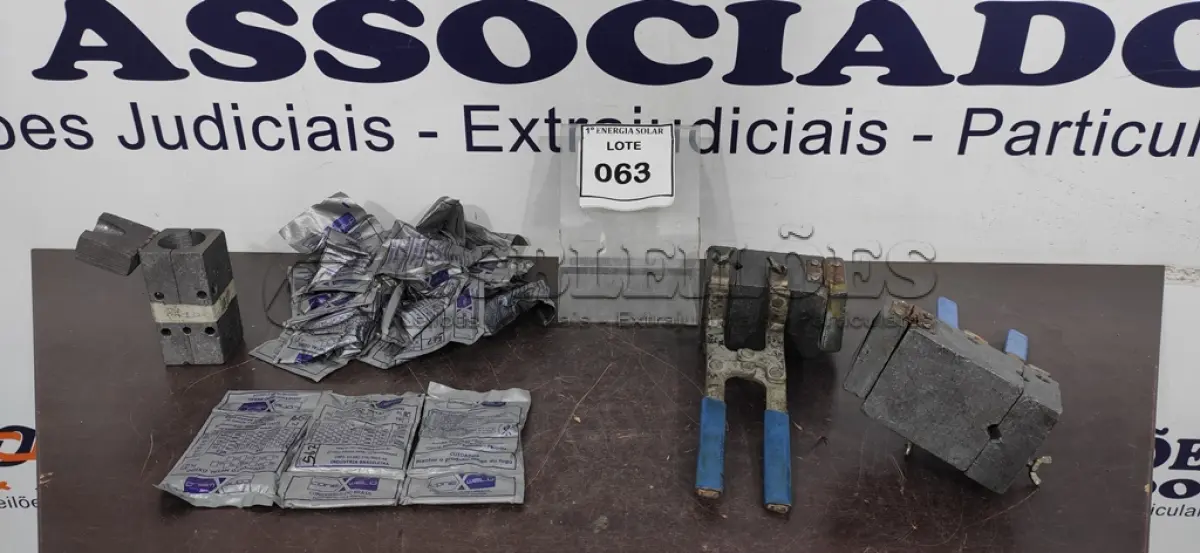 LOTE 063 - 02 ALICATES PARA SOLDA DE ATERRAMENTO COM COMPOSTO METAL ÓXIDO.  (NO ESTADO) ATENÇÃO! FAZER A VISITAÇÃO ANTES DE ARREMATAR, NÃO SABEMOS SE FUNCIONA, LEILÃO NÃO TEM GARANTIA E NEM DEVOLUÇÃO, SUJEITO A POSSÍVEIS AVARIAS VISÍVEIS/OCULTAS E/OU AUSÊNCIA DE COMPONENTES.