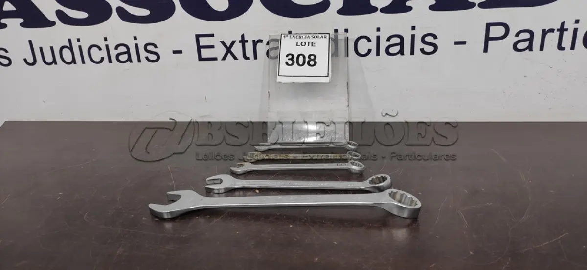 LOTE 308 - 05 CHAVES COMBINADAS N* 32,23,17,16,15. (NO ESTADO) ATENÇÃO! FAZER A VISITAÇÃO ANTES DE ARREMATAR, NÃO SABEMOS SE FUNCIONA, LEILÃO NÃO TEM GARANTIA E NEM DEVOLUÇÃO, SUJEITO A POSSÍVEIS AVARIAS VISÍVEIS/OCULTAS E/OU AUSÊNCIA DE COMPONENTES.