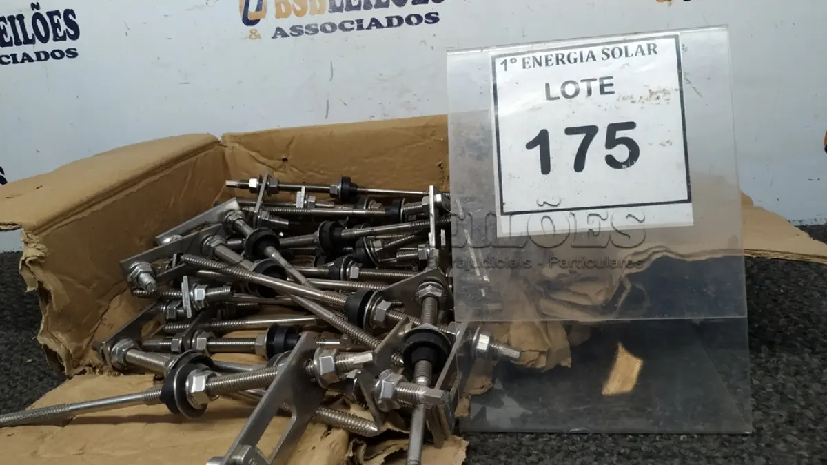 LOTE 175 - 01 CAIXA COM PARAFUSOS DE FIXAÇÃO METÁLICO M10 X 250MM AÇO INOX.   (NO ESTADO) ATENÇÃO! FAZER A VISITAÇÃO ANTES DE ARREMATAR, NÃO SABEMOS SE FUNCIONA, LEILÃO NÃO TEM GARANTIA E NEM DEVOLUÇÃO, SUJEITO A POSSÍVEIS AVARIAS VISÍVEIS/OCULTAS E/OU AUSÊNCIA DE COMPONENTES.