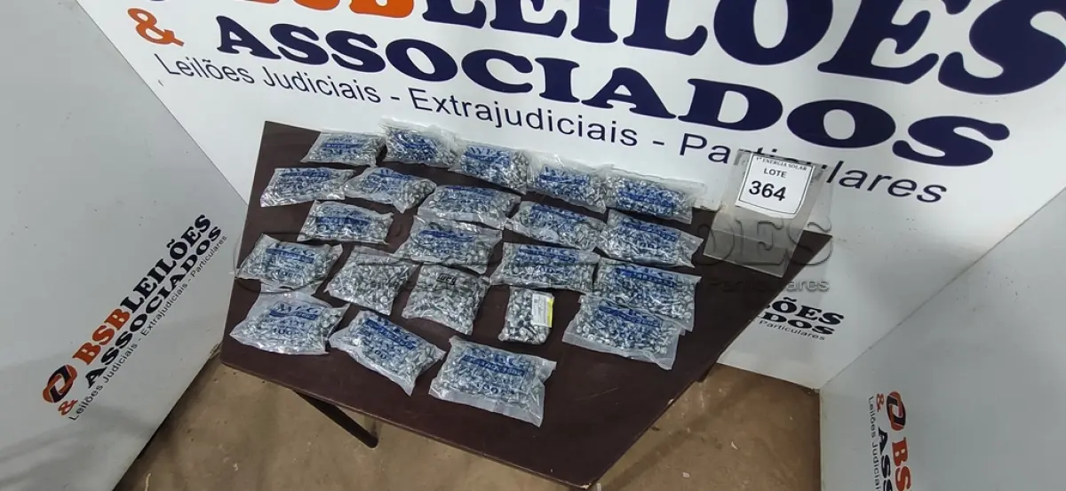 LOTE 364 - 01 CAIXA COM APROXIMADAMENTE 1200 PARAFUSOS AUTO BROCANTE. (NO ESTADO) ATENÇÃO! FAZER A VISITAÇÃO ANTES DE ARREMATAR, NÃO SABEMOS SE FUNCIONA, LEILÃO NÃO TEM GARANTIA E NEM DEVOLUÇÃO, SUJEITO A POSSÍVEIS AVARIAS VISÍVEIS/OCULTAS E/OU 