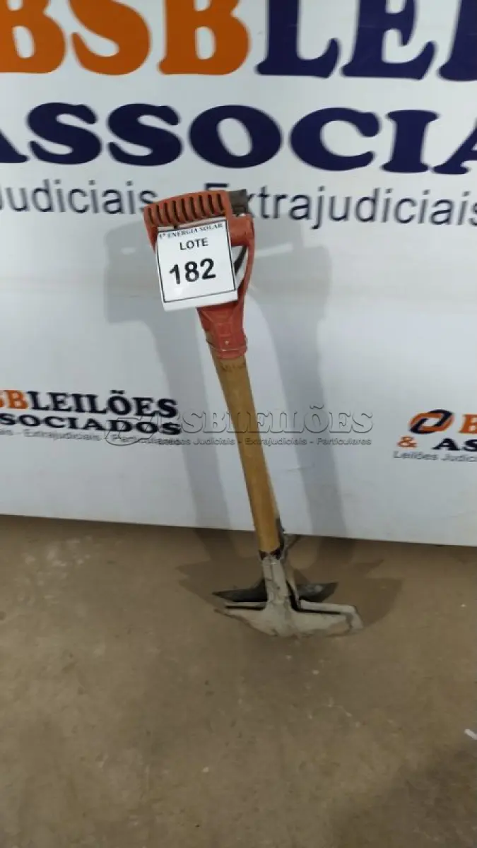 LOTE 182 - 03 PÁS COM CABOS. (NO ESTADO) ATENÇÃO! FAZER A VISITAÇÃO ANTES DE ARREMATAR, NÃO SABEMOS SE FUNCIONA, LEILÃO NÃO TEM GARANTIA E NEM DEVOLUÇÃO, SUJEITO A POSSÍVEIS AVARIAS VISÍVEIS/OCULTAS E/OU AUSÊNCIA DE COMPONENTES.