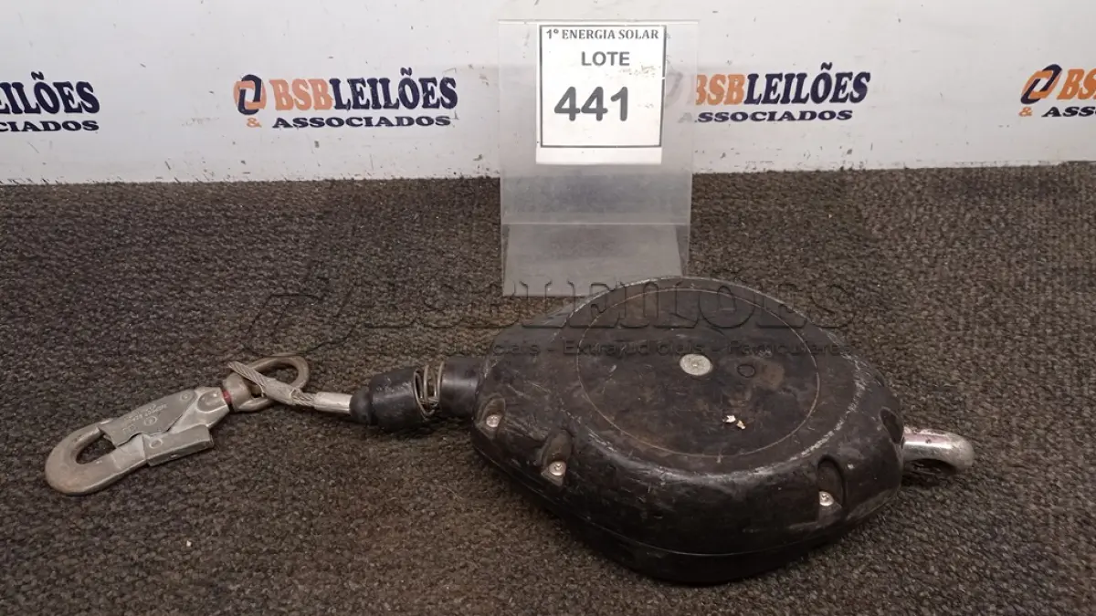 LOTE 441 - 01 TRAVA QUEDA. (NO ESTADO) ATENÇÃO! FAZER A VISITAÇÃO ANTES DE ARREMATAR, NÃO SABEMOS SE FUNCIONA, LEILÃO NÃO TEM GARANTIA E NEM DEVOLUÇÃO, SUJEITO A POSSÍVEIS AVARIAS VISÍVEIS/OCULTAS E/OU 