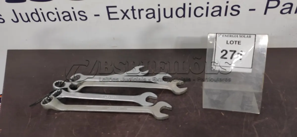LOTE 271 - 05 CHAVES COMBINADAS N* 30. (NO ESTADO) ATENÇÃO! FAZER A VISITAÇÃO ANTES DE ARREMATAR, NÃO SABEMOS SE FUNCIONA, LEILÃO NÃO TEM GARANTIA E NEM DEVOLUÇÃO, SUJEITO A POSSÍVEIS AVARIAS VISÍVEIS/OCULTAS E/OU AUSÊNCIA DE COMPONENTES.
