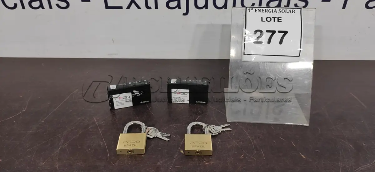LOTE 277 - 02 CADEADOS DE LATÃO COM CHAVE MARCAM PADO N*45MM. (NO ESTADO) ATENÇÃO! FAZER A VISITAÇÃO ANTES DE ARREMATAR, NÃO SABEMOS SE FUNCIONA, LEILÃO NÃO TEM GARANTIA E NEM DEVOLUÇÃO, SUJEITO A POSSÍVEIS AVARIAS VISÍVEIS/OCULTAS E/OU AUSÊNCIA DE COMPONENTES.