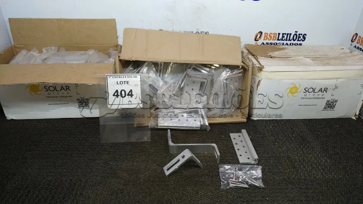 LOTE 404 - 03 CAIXAS COM GANCHO PARA TELHA CERÂMICA. (NO ESTADO) ATENÇÃO! FAZER A VISITAÇÃO ANTES DE ARREMATAR, NÃO SABEMOS SE FUNCIONA, LEILÃO NÃO TEM GARANTIA E NEM DEVOLUÇÃO, SUJEITO A POSSÍVEIS AVARIAS VISÍVEIS/OCULTAS E/OU 