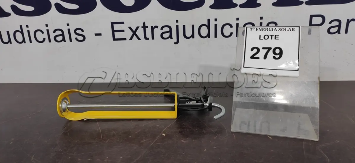 LOTE 279 - 01 PISTOLA DE TUBO PARA SILICONE. (NO ESTADO) ATENÇÃO! FAZER A VISITAÇÃO ANTES DE ARREMATAR, NÃO SABEMOS SE FUNCIONA, LEILÃO NÃO TEM GARANTIA E NEM DEVOLUÇÃO, SUJEITO A POSSÍVEIS AVARIAS VISÍVEIS/OCULTAS E/OU AUSÊNCIA DE COMPONENTES.