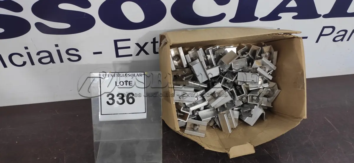 LOTE 336 - 01 CAIXA DE FIXADOR DE GRAMPO INTERMEDIÁRIO. (NO ESTADO) ATENÇÃO! FAZER A VISITAÇÃO ANTES DE ARREMATAR, NÃO SABEMOS SE FUNCIONA, LEILÃO NÃO TEM GARANTIA E NEM DEVOLUÇÃO, SUJEITO A POSSÍVEIS AVARIAS VISÍVEIS/OCULTAS E/OU AUSÊNCIA DE COMPONENTES.