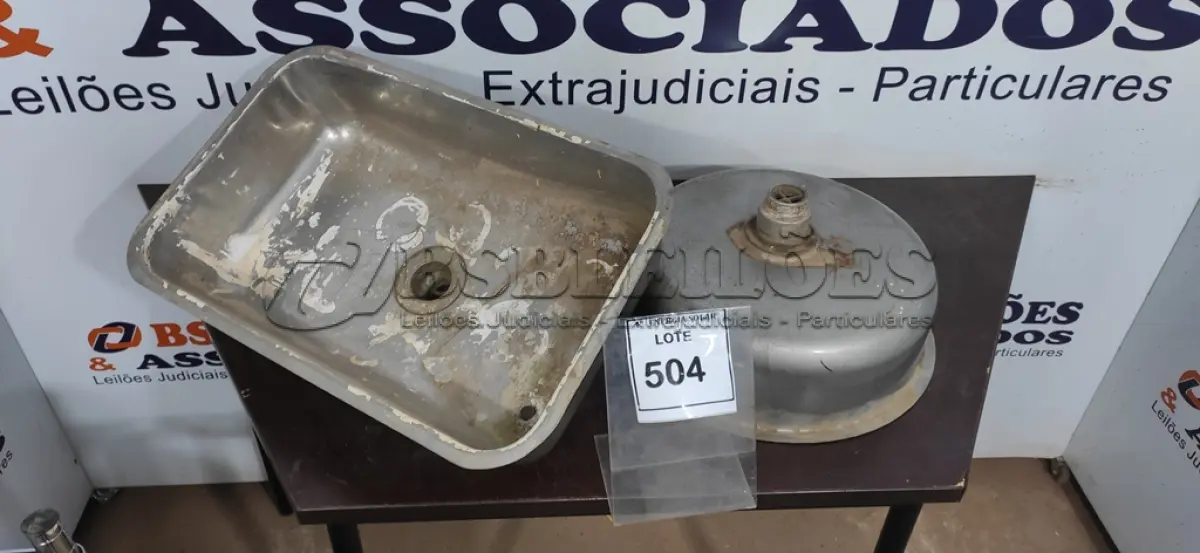 LOTE 504 - 02 CUBAS EM INOX. (NO ESTADO) ATENÇÃO! FAZER A VISITAÇÃO ANTES DE ARREMATAR, NÃO SABEMOS SE FUNCIONA, LEILÃO NÃO TEM GARANTIA E NEM DEVOLUÇÃO, SUJEITO A POSSÍVEIS AVARIAS VISÍVEIS/OCULTAS