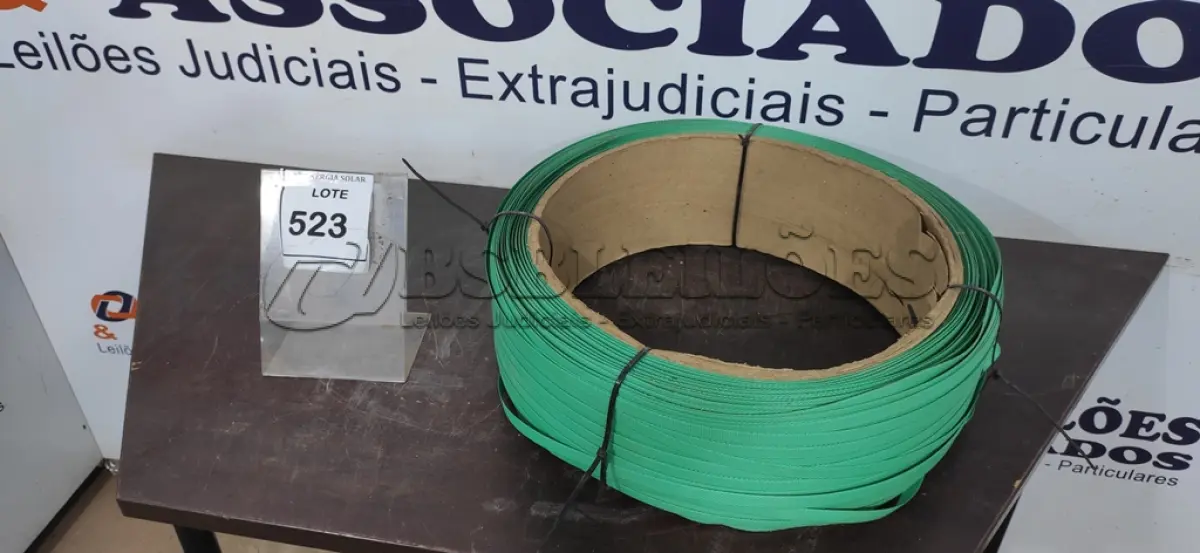 LOTE 523 - 01 ROLO DE CINTA DE ARQUEAR VERDE. (NO ESTADO) ATENÇÃO! FAZER A VISITAÇÃO ANTES DE ARREMATAR, NÃO SABEMOS SE FUNCIONA, LEILÃO NÃO TEM GARANTIA E NEM DEVOLUÇÃO, SUJEITO A POSSÍVEIS AVARIAS VISÍVEIS/OCULTAS