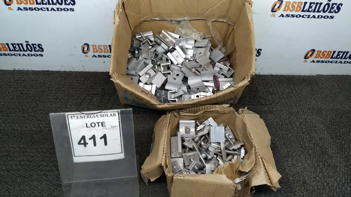 LOTE 411 - 01 CAIXA COM GRAMPOS INTERMEDIÁRIOS. (NO ESTADO) ATENÇÃO! FAZER A VISITAÇÃO ANTES DE ARREMATAR, NÃO SABEMOS SE FUNCIONA, LEILÃO NÃO TEM GARANTIA E NEM DEVOLUÇÃO, SUJEITO A POSSÍVEIS AVARIAS VISÍVEIS/OCULTAS E/OU 