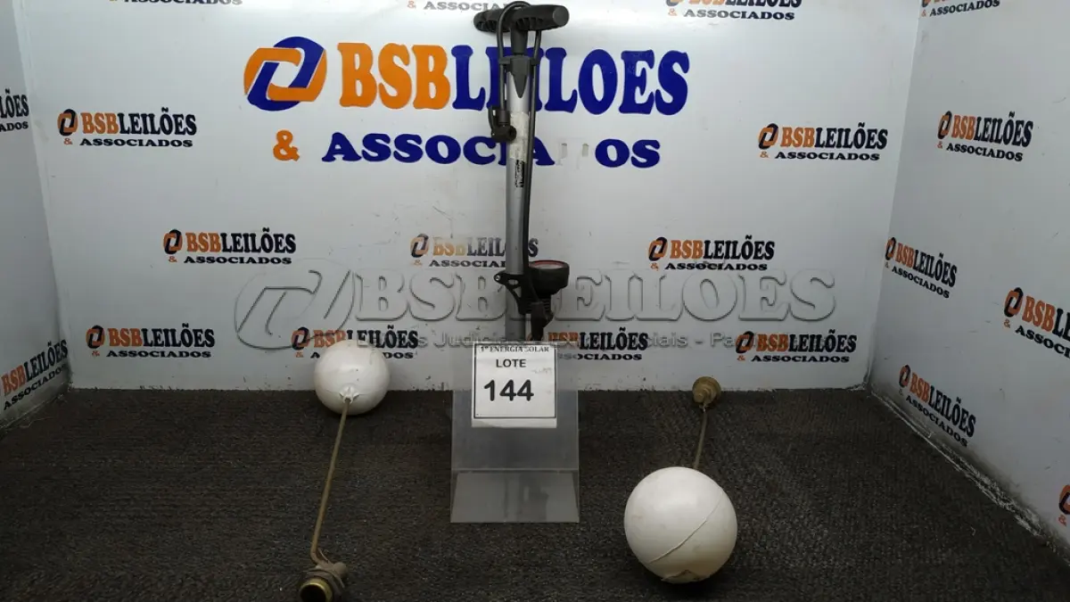 LOTE 144 - 02 BOIAS PARA CAIXA D’ÁGUA E 01 BOMBA DE ENCHER PNEU.  (NO ESTADO) ATENÇÃO! FAZER A VISITAÇÃO ANTES DE ARREMATAR, NÃO SABEMOS SE FUNCIONA, LEILÃO NÃO TEM GARANTIA E NEM DEVOLUÇÃO, SUJEITO A POSSÍVEIS AVARIAS VISÍVEIS/OCULTAS E/OU AUSÊNCIA DE COMPONENTES.