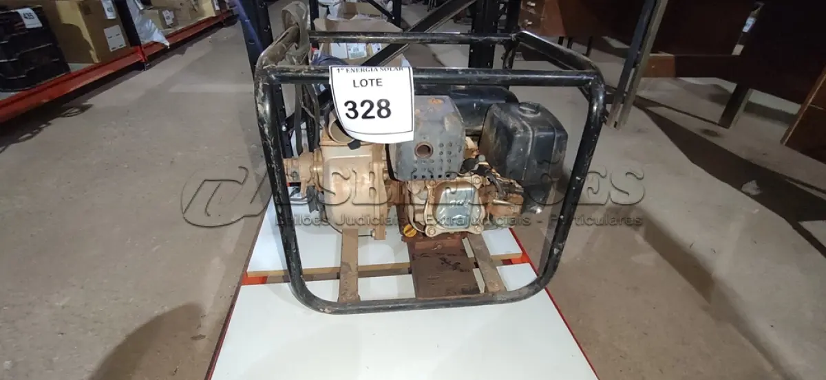 LOTE 328 - 01 MOTO BOMBA A GASOLINA MODELO 073052 MARCA BRIGGS STRATTON. (NO ESTADO) ATENÇÃO! FAZER A VISITAÇÃO ANTES DE ARREMATAR, NÃO SABEMOS SE FUNCIONA, LEILÃO NÃO TEM GARANTIA E NEM DEVOLUÇÃO, SUJEITO A POSSÍVEIS AVARIAS VISÍVEIS/OCULTAS E/OU AUSÊNCIA DE COMPONENTES.