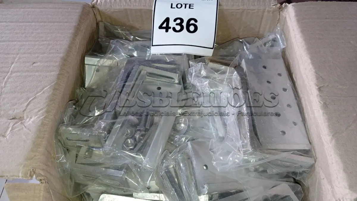 LOTE 436 - 01 CAIXA COM SUPORTE PRA PAINEL SOLAR. (NO ESTADO) ATENÇÃO! FAZER A VISITAÇÃO ANTES DE ARREMATAR, NÃO SABEMOS SE FUNCIONA, LEILÃO NÃO TEM GARANTIA E NEM DEVOLUÇÃO, SUJEITO A POSSÍVEIS AVARIAS VISÍVEIS/OCULTAS E/OU