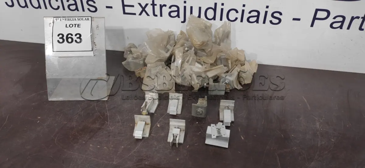 LOTE 363 - 01 CAIXA COM TERMINAIS FINAIS. (NO ESTADO) ATENÇÃO! FAZER A VISITAÇÃO ANTES DE ARREMATAR, NÃO SABEMOS SE FUNCIONA, LEILÃO NÃO TEM GARANTIA E NEM DEVOLUÇÃO, SUJEITO A POSSÍVEIS AVARIAS VISÍVEIS/OCULTAS E/OU 