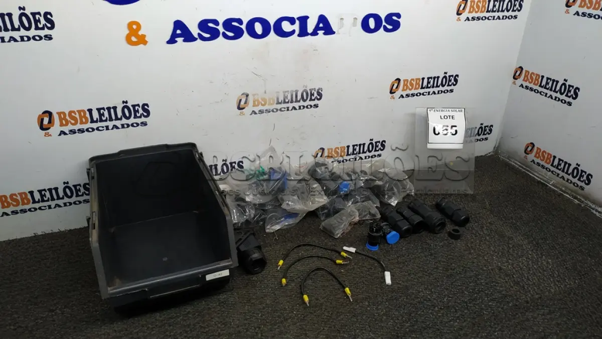 LOTE 055 - 01 LOTE COM CONECTORES SOLAR FOTOVOLTAICO. (NO ESTADO) ATENÇÃO! FAZER A VISITAÇÃO ANTES DE ARREMATAR, NÃO SABEMOS SE FUNCIONA, LEILÃO NÃO TEM GARANTIA E NEM DEVOLUÇÃO, SUJEITO A POSSÍVEIS AVARIAS VISÍVEIS/OCULTAS E/OU AUSÊNCIA DE COMPONENTES.