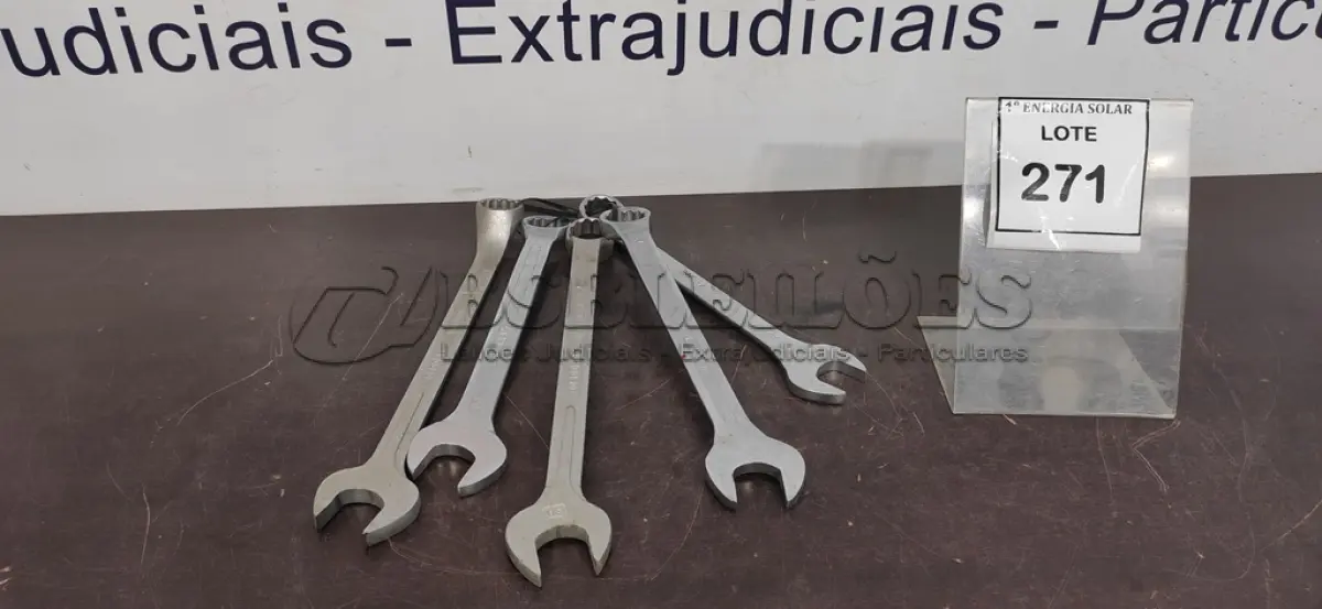 LOTE 271 - 05 CHAVES COMBINADAS N* 30. (NO ESTADO) ATENÇÃO! FAZER A VISITAÇÃO ANTES DE ARREMATAR, NÃO SABEMOS SE FUNCIONA, LEILÃO NÃO TEM GARANTIA E NEM DEVOLUÇÃO, SUJEITO A POSSÍVEIS AVARIAS VISÍVEIS/OCULTAS E/OU AUSÊNCIA DE COMPONENTES.