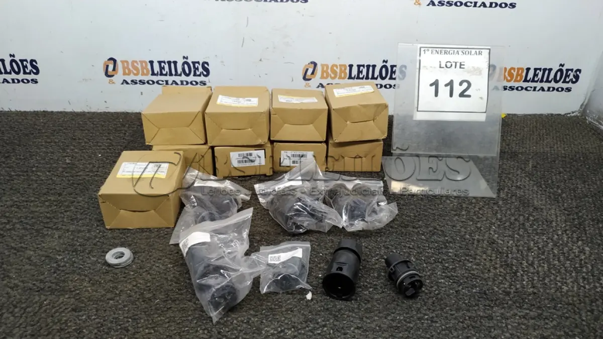 LOTE 112 - 01 CAIXA COM MC4 PARA MICROS INVERSORES. (NO ESTADO) ATENÇÃO! FAZER A VISITAÇÃO ANTES DE ARREMATAR, NÃO SABEMOS SE FUNCIONA, LEILÃO NÃO TEM GARANTIA E NEM DEVOLUÇÃO, SUJEITO A POSSÍVEIS AVARIAS VISÍVEIS/OCULTAS E/OU AUSÊNCIA DE COMPONENTES.