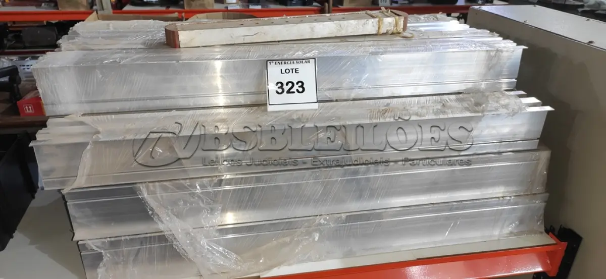 LOTE 323 - 01 LOTE COM TRILHOS EM ALUMÍNIO PARA PAINEL SOLAR. (NO ESTADO) ATENÇÃO! FAZER A VISITAÇÃO ANTES DE ARREMATAR, NÃO SABEMOS SE FUNCIONA, LEILÃO NÃO TEM GARANTIA E NEM DEVOLUÇÃO, SUJEITO A POSSÍVEIS AVARIAS VISÍVEIS/OCULTAS E/OU AUSÊNCIA DE COMPONENTES.