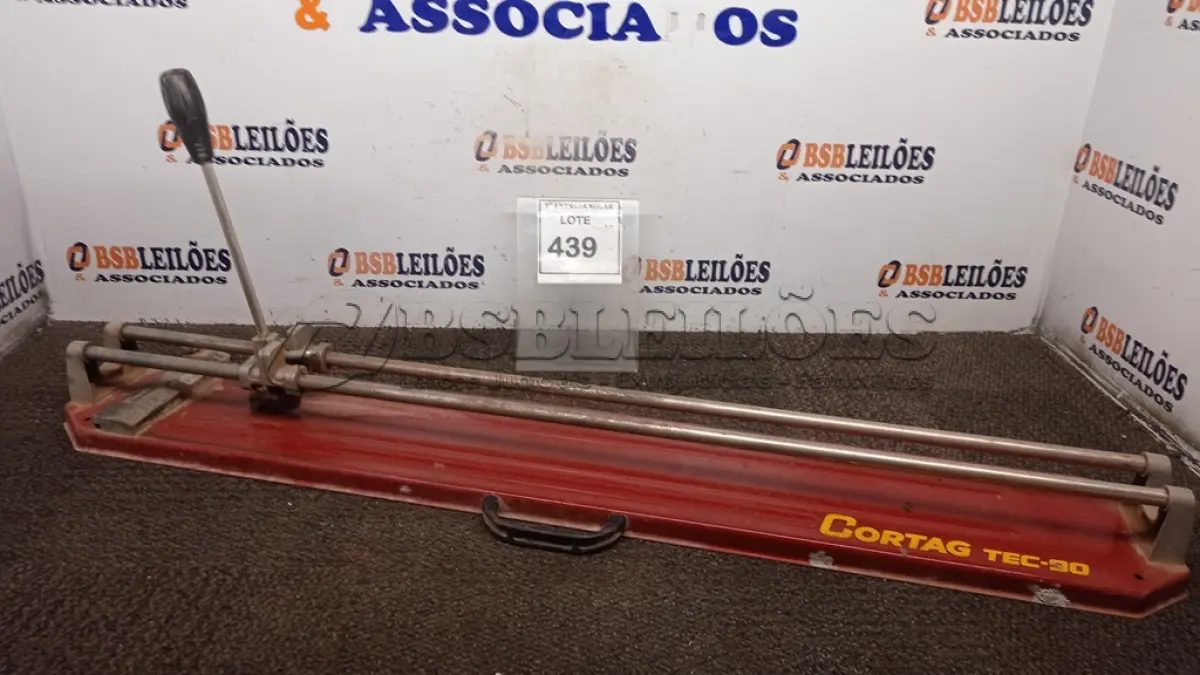 LOTE 439 - 01 RISCADOR DE PISO.  (NO ESTADO) ATENÇÃO! FAZER A VISITAÇÃO ANTES DE ARREMATAR, NÃO SABEMOS SE FUNCIONA, LEILÃO NÃO TEM GARANTIA E NEM DEVOLUÇÃO, SUJEITO A POSSÍVEIS AVARIAS VISÍVEIS/OCULTAS E/OU