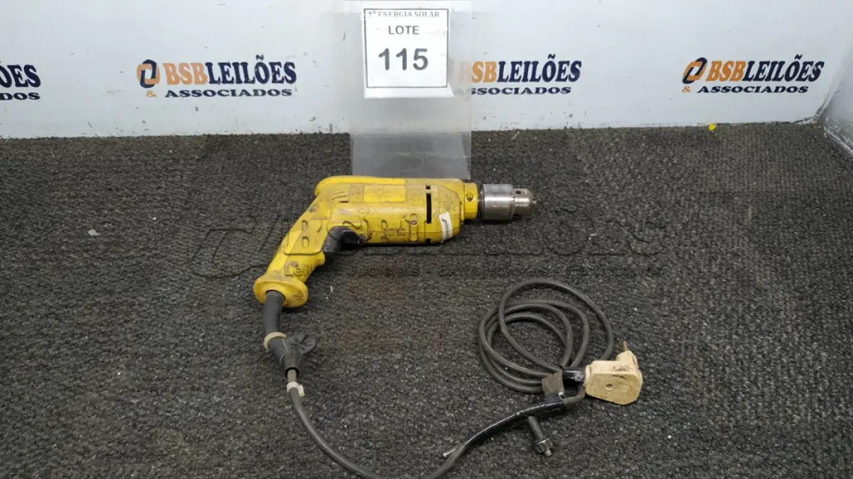 LOTE 115 - 01 FURADEIRA ELÉTRICA SEM MARCA APARENTE. (NO ESTADO) ATENÇÃO! FAZER A VISITAÇÃO ANTES DE ARREMATAR, NÃO SABEMOS SE FUNCIONA, LEILÃO NÃO TEM GARANTIA E NEM DEVOLUÇÃO, SUJEITO A POSSÍVEIS AVARIAS VISÍVEIS/OCULTAS E/OU AUSÊNCIA DE COMPONENTES.