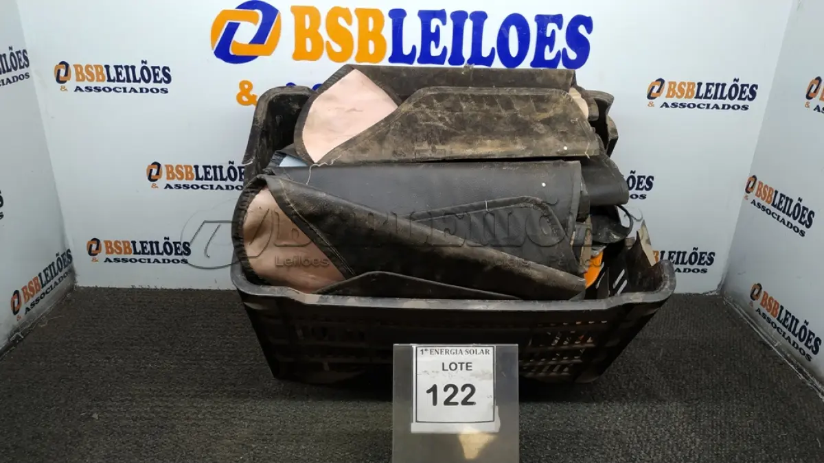 LOTE 122 - 01 CAIXA COM CANELEIRAS DE PROTEÇÃO E CINTOS TALABARTE. (NO ESTADO) ATENÇÃO! FAZER A VISITAÇÃO ANTES DE ARREMATAR, NÃO SABEMOS SE FUNCIONA, LEILÃO NÃO TEM GARANTIA E NEM DEVOLUÇÃO, SUJEITO A POSSÍVEIS AVARIAS VISÍVEIS/OCULTAS E/OU AUSÊNCIA DE COMPONENTES.