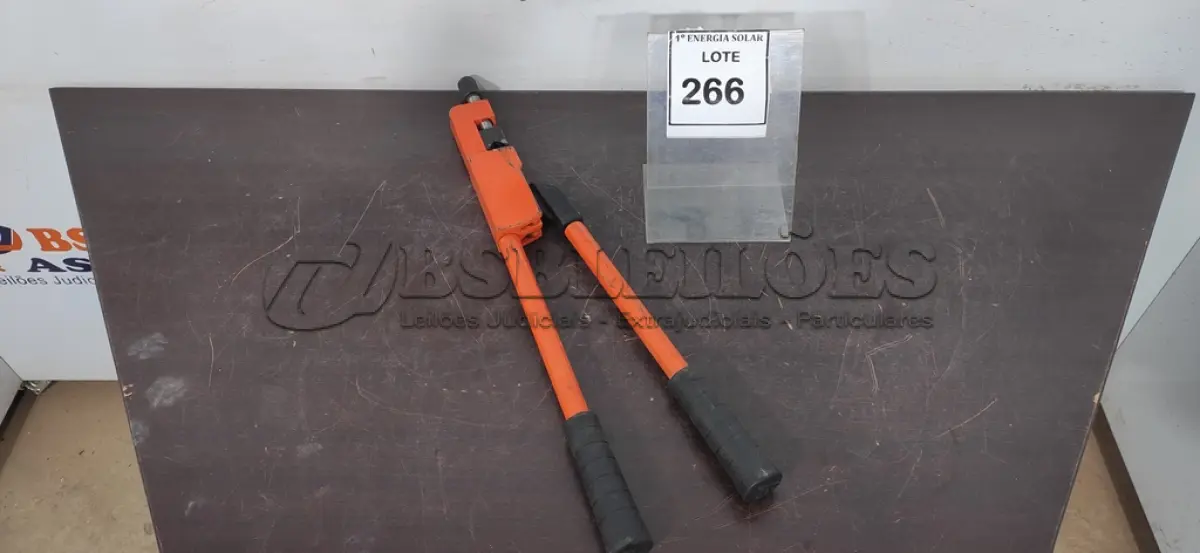 LOTE 266 - 01 ALICATE DE COMPRESSÃO. (NO ESTADO) ATENÇÃO! FAZER A VISITAÇÃO ANTES DE ARREMATAR, NÃO SABEMOS SE FUNCIONA, LEILÃO NÃO TEM GARANTIA E NEM DEVOLUÇÃO, SUJEITO A POSSÍVEIS AVARIAS VISÍVEIS/OCULTAS E/OU AUSÊNCIA DE COMPONENTES.
