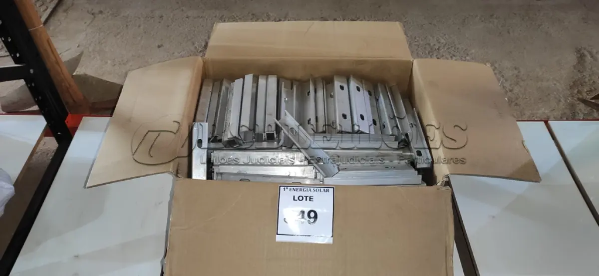 LOTE 349 - 01 CAIXA COM EMENDA PERFURADA SEM PARAFUSO. (NO ESTADO) ATENÇÃO! FAZER A VISITAÇÃO ANTES DE ARREMATAR, NÃO SABEMOS SE FUNCIONA, LEILÃO NÃO TEM GARANTIA E NEM DEVOLUÇÃO, SUJEITO A POSSÍVEIS AVARIAS VISÍVEIS/OCULTAS E/OU AUSÊNCIA DE COMPONENTES.