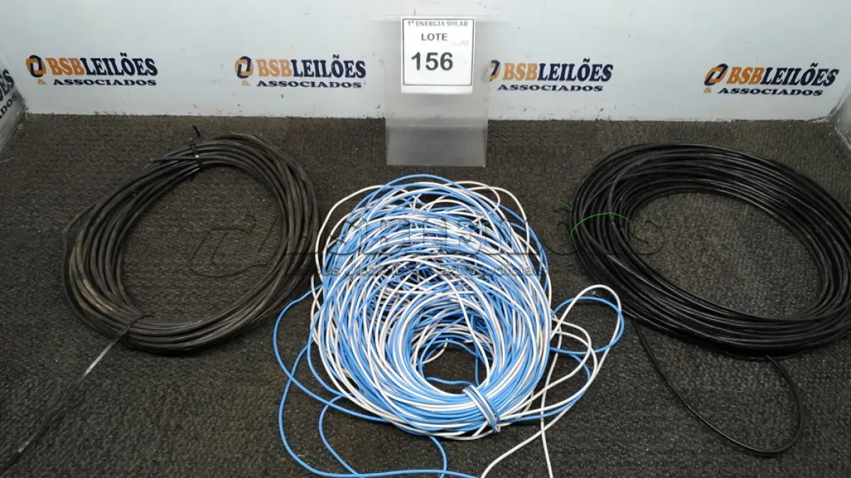 LOTE 156 - 01 LOTE COM FIOS DIVERSOS. (NO ESTADO) ATENÇÃO! FAZER A VISITAÇÃO ANTES DE ARREMATAR, NÃO SABEMOS SE FUNCIONA, LEILÃO NÃO TEM GARANTIA E NEM DEVOLUÇÃO, SUJEITO A POSSÍVEIS AVARIAS VISÍVEIS/OCULTAS E/OU AUSÊNCIA DE COMPONENTES.