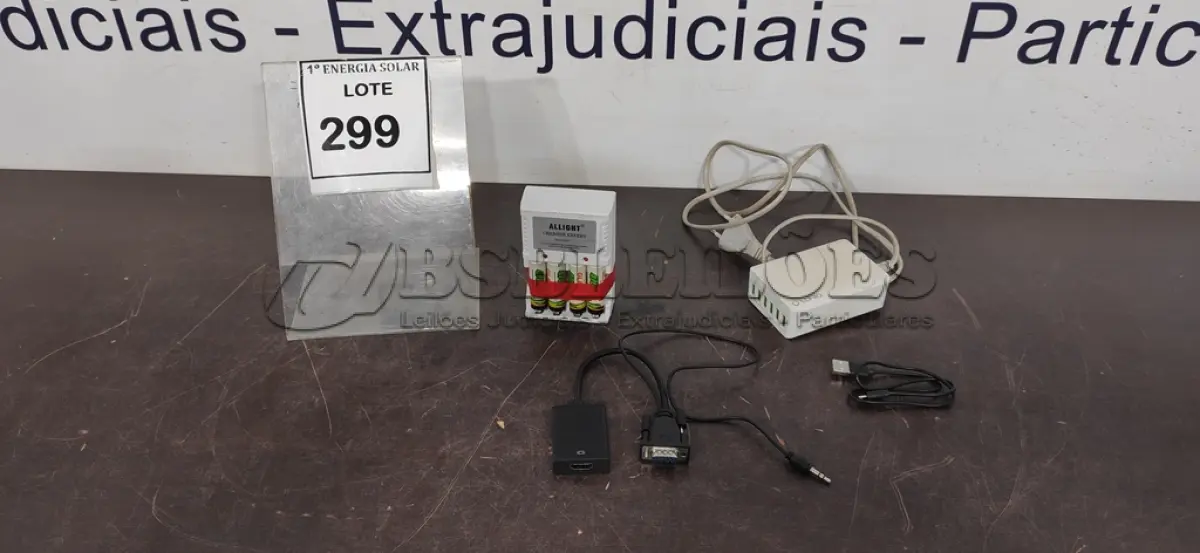 LOTE 299 - 01 CABO HDMI CONVERSOR PARA VGA, 01 CARREGADOR COM 4 PILHAS E 01 CARREGADOR AC PARA USB. (NO ESTADO) ATENÇÃO! FAZER A VISITAÇÃO ANTES DE ARREMATAR, NÃO SABEMOS SE FUNCIONA, LEILÃO NÃO TEM GARANTIA E NEM DEVOLUÇÃO, SUJEITO A POSSÍVEIS AVARIAS VISÍVEIS/OCULTAS E/OU AUSÊNCIA DE COMPONENTES.