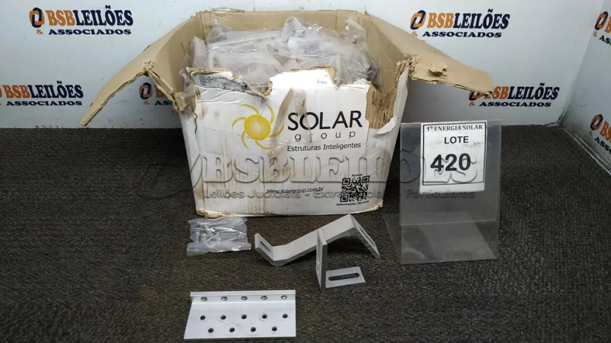 LOTE 420 - 01 CAIXA COM SUPORTE PRA PAINEL SOLAR. (NO ESTADO) ATENÇÃO! FAZER A VISITAÇÃO ANTES DE ARREMATAR, NÃO SABEMOS SE FUNCIONA, LEILÃO NÃO TEM GARANTIA E NEM DEVOLUÇÃO, SUJEITO A POSSÍVEIS AVARIAS VISÍVEIS/OCULTAS E/OU 