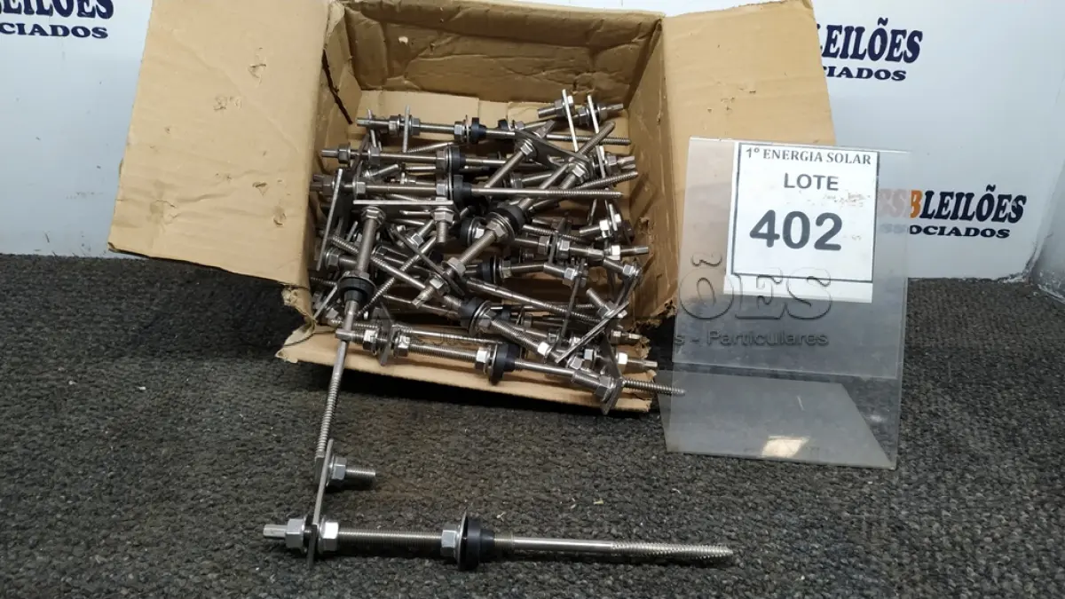 LOTE 402 - 01 CAIXA COM PARAFUSOS DE FIXAÇÃO METÁLICO M10 X 250MM AÇO INOX.  (NO ESTADO) ATENÇÃO! FAZER A VISITAÇÃO ANTES DE ARREMATAR, NÃO SABEMOS SE FUNCIONA, LEILÃO NÃO TEM GARANTIA E NEM DEVOLUÇÃO, SUJEITO A POSSÍVEIS AVARIAS VISÍVEIS/OCULTAS E/OU