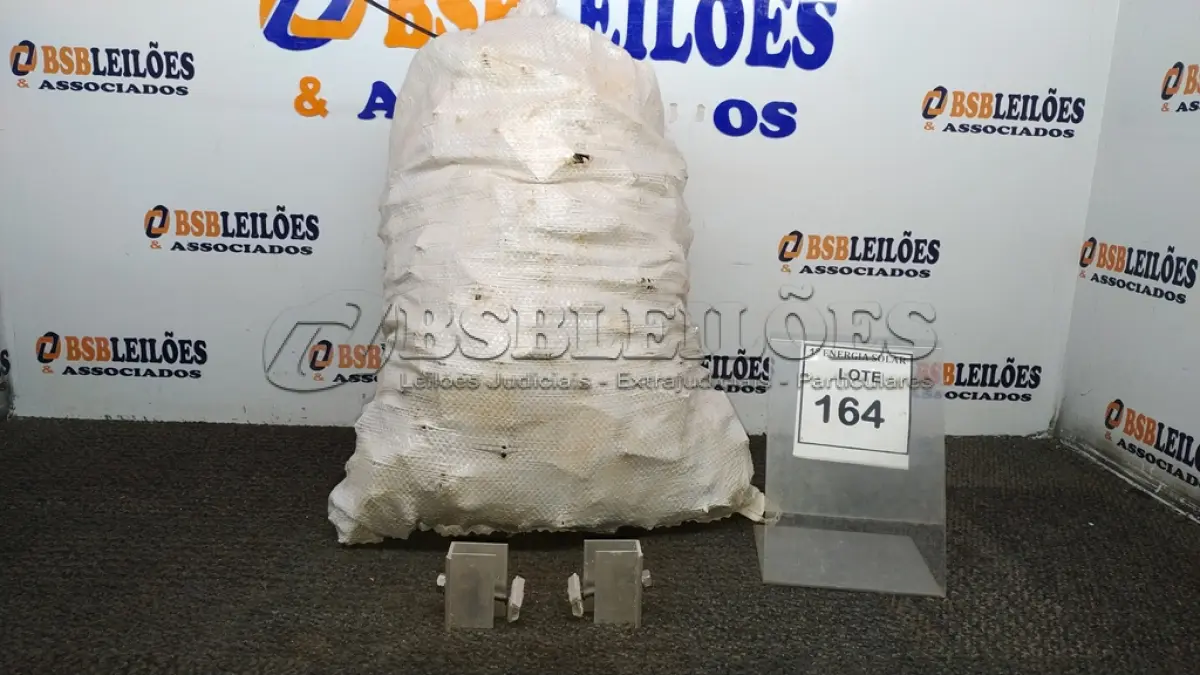 LOTE 164 - 01 SACO COM GRAMPOS FINAL PARA PAINEL. (NO ESTADO) ATENÇÃO! FAZER A VISITAÇÃO ANTES DE ARREMATAR, NÃO SABEMOS SE FUNCIONA, LEILÃO NÃO TEM GARANTIA E NEM DEVOLUÇÃO, SUJEITO A POSSÍVEIS AVARIAS VISÍVEIS/OCULTAS E/OU AUSÊNCIA DE COMPONENTES.