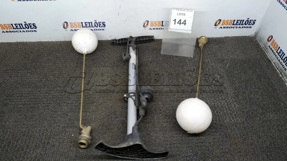 LOTE 144 - 02 BOIAS PARA CAIXA D’ÁGUA E 01 BOMBA DE ENCHER PNEU.  (NO ESTADO) ATENÇÃO! FAZER A VISITAÇÃO ANTES DE ARREMATAR, NÃO SABEMOS SE FUNCIONA, LEILÃO NÃO TEM GARANTIA E NEM DEVOLUÇÃO, SUJEITO A POSSÍVEIS AVARIAS VISÍVEIS/OCULTAS E/OU AUSÊNCIA DE COMPONENTES.