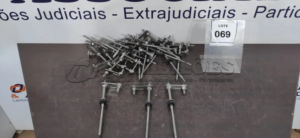 LOTE 069 - 01 CAIXA COM PARAFUSOS DE FIXAÇÃO METÁLICO M10 X 250MM AÇO INOX.  (NO ESTADO) ATENÇÃO! FAZER A VISITAÇÃO ANTES DE ARREMATAR, NÃO SABEMOS SE FUNCIONA, LEILÃO NÃO TEM GARANTIA E NEM DEVOLUÇÃO, SUJEITO A POSSÍVEIS AVARIAS VISÍVEIS/OCULTAS E/OU AUSÊNCIA DE COMPONENTES.
