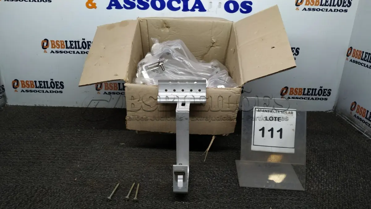 LOTE 111 - 01 LOTE COM GRAMPOS PARA TELHADO COLONIAL. (NO ESTADO) ATENÇÃO! FAZER A VISITAÇÃO ANTES DE ARREMATAR, NÃO SABEMOS SE FUNCIONA, LEILÃO NÃO TEM GARANTIA E NEM DEVOLUÇÃO, SUJEITO A POSSÍVEIS AVARIAS VISÍVEIS/OCULTAS E/OU AUSÊNCIA DE COMPONENTES.