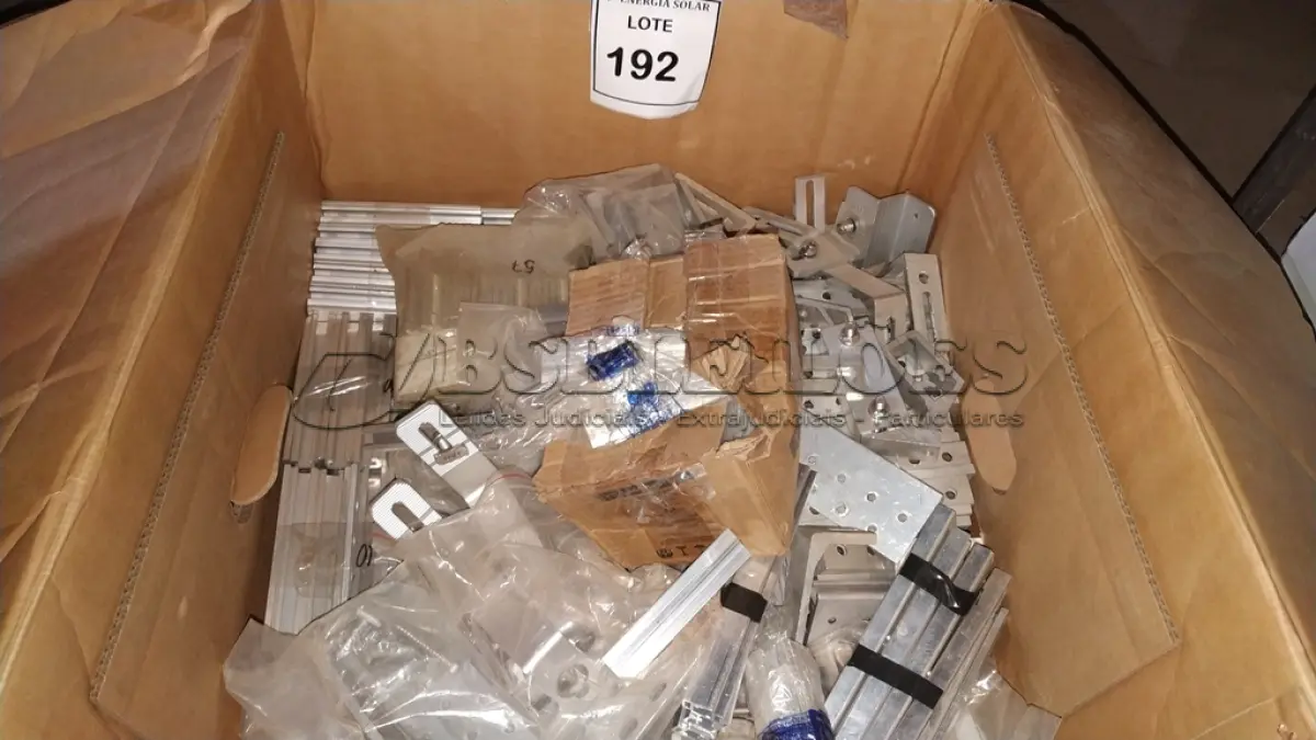 LOTE 192 - 01 LOTE COM PEÇAS EM ALUMÍNIO PARA PAINEL SOLAR. (NO ESTADO) ATENÇÃO! FAZER A VISITAÇÃO ANTES DE ARREMATAR, NÃO SABEMOS SE FUNCIONA, LEILÃO NÃO TEM GARANTIA E NEM DEVOLUÇÃO, SUJEITO A POSSÍVEIS AVARIAS VISÍVEIS/OCULTAS E/OU AUSÊNCIA DE COMPONENTES.