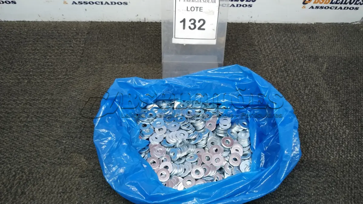LOTE 132 - 01 CAIXA COM ARRUELAS DE AÇO. (NO ESTADO) ATENÇÃO! FAZER A VISITAÇÃO ANTES DE ARREMATAR, NÃO SABEMOS SE FUNCIONA, LEILÃO NÃO TEM GARANTIA E NEM DEVOLUÇÃO, SUJEITO A POSSÍVEIS AVARIAS VISÍVEIS/OCULTAS E/OU AUSÊNCIA DE COMPONENTES.