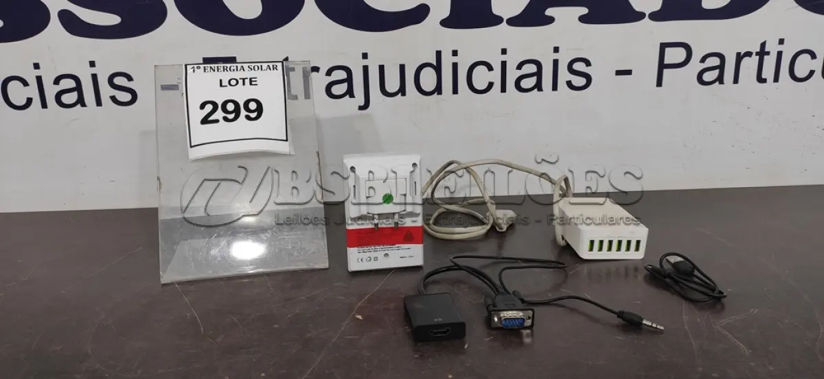 LOTE 299 - 01 CABO HDMI CONVERSOR PARA VGA, 01 CARREGADOR COM 4 PILHAS E 01 CARREGADOR AC PARA USB. (NO ESTADO) ATENÇÃO! FAZER A VISITAÇÃO ANTES DE ARREMATAR, NÃO SABEMOS SE FUNCIONA, LEILÃO NÃO TEM GARANTIA E NEM DEVOLUÇÃO, SUJEITO A POSSÍVEIS AVARIAS VISÍVEIS/OCULTAS E/OU AUSÊNCIA DE COMPONENTES.