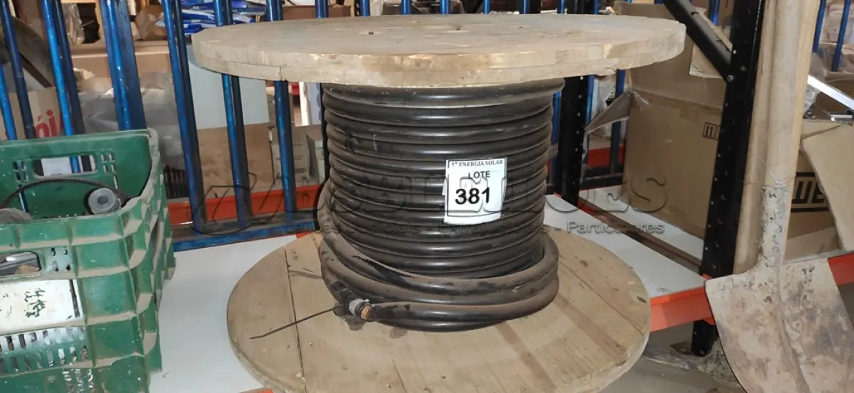 LOTE 381 - 01 CARRETEL COM 21M DE FIO 240MM PRETO. (NO ESTADO) ATENÇÃO! FAZER A VISITAÇÃO ANTES DE ARREMATAR, NÃO SABEMOS SE FUNCIONA, LEILÃO NÃO TEM GARANTIA E NEM DEVOLUÇÃO, SUJEITO A POSSÍVEIS AVARIAS VISÍVEIS/OCULTAS E/OU 
