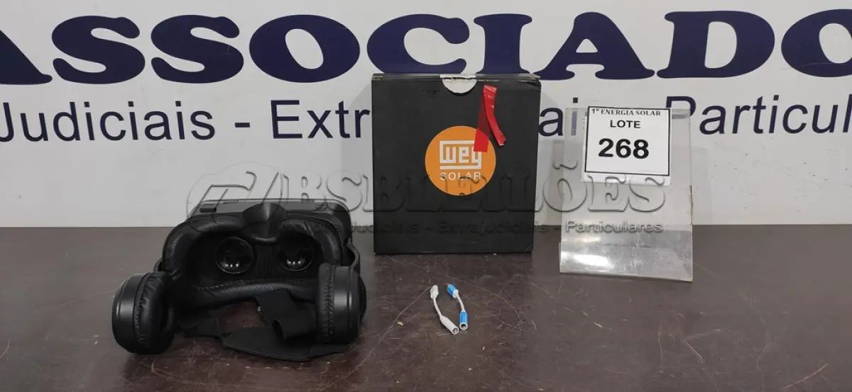LOTE 268 - 01 ÓCULOS DE REALIDADE VIRTUAL COM HEADSET. (NO ESTADO) ATENÇÃO! FAZER A VISITAÇÃO ANTES DE ARREMATAR, NÃO SABEMOS SE FUNCIONA, LEILÃO NÃO TEM GARANTIA E NEM DEVOLUÇÃO, SUJEITO A POSSÍVEIS AVARIAS VISÍVEIS/OCULTAS E/OU AUSÊNCIA DE COMPONENTES.