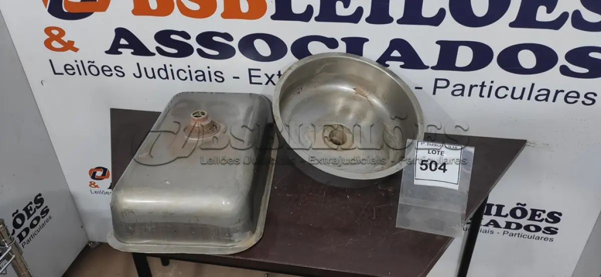 LOTE 504 - 02 CUBAS EM INOX. (NO ESTADO) ATENÇÃO! FAZER A VISITAÇÃO ANTES DE ARREMATAR, NÃO SABEMOS SE FUNCIONA, LEILÃO NÃO TEM GARANTIA E NEM DEVOLUÇÃO, SUJEITO A POSSÍVEIS AVARIAS VISÍVEIS/OCULTAS
