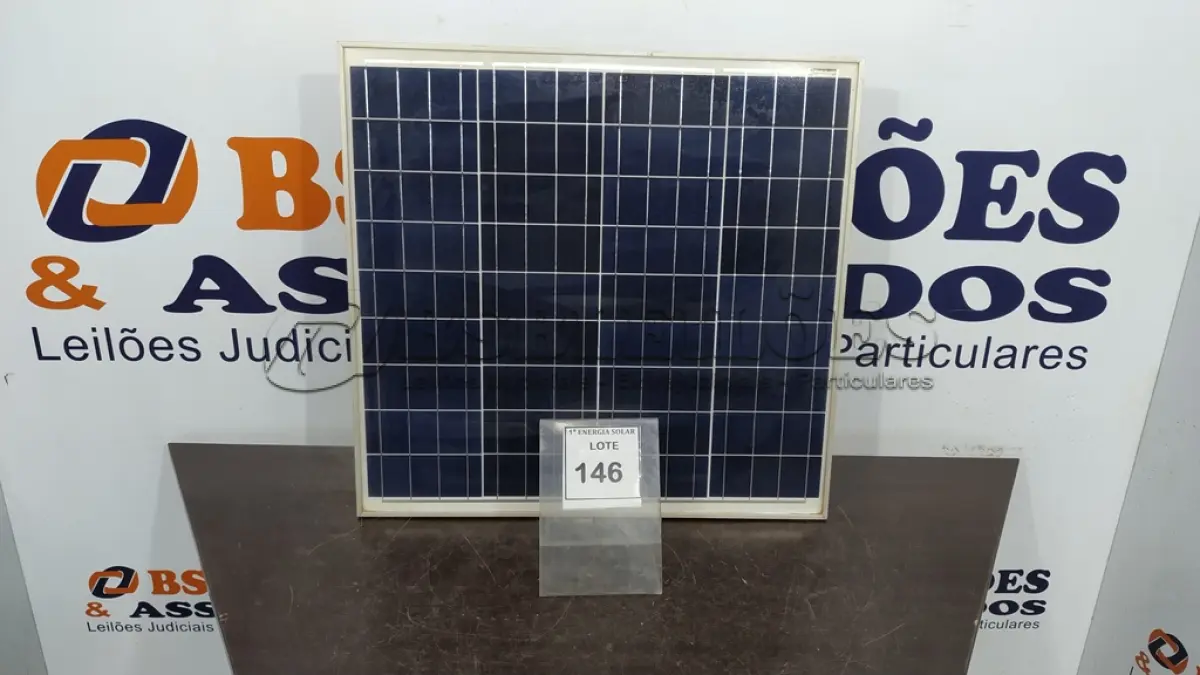 LOTE 146 - 01 PAINEL FOTO VOLTAICO. (NO ESTADO) ATENÇÃO! FAZER A VISITAÇÃO ANTES DE ARREMATAR, NÃO SABEMOS SE FUNCIONA, LEILÃO NÃO TEM GARANTIA E NEM DEVOLUÇÃO, SUJEITO A POSSÍVEIS AVARIAS VISÍVEIS/OCULTAS E/OU AUSÊNCIA DE COMPONENTES.