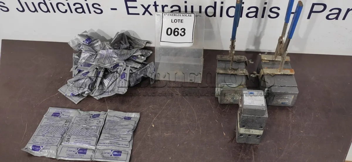 LOTE 063 - 02 ALICATES PARA SOLDA DE ATERRAMENTO COM COMPOSTO METAL ÓXIDO.  (NO ESTADO) ATENÇÃO! FAZER A VISITAÇÃO ANTES DE ARREMATAR, NÃO SABEMOS SE FUNCIONA, LEILÃO NÃO TEM GARANTIA E NEM DEVOLUÇÃO, SUJEITO A POSSÍVEIS AVARIAS VISÍVEIS/OCULTAS E/OU AUSÊNCIA DE COMPONENTES.