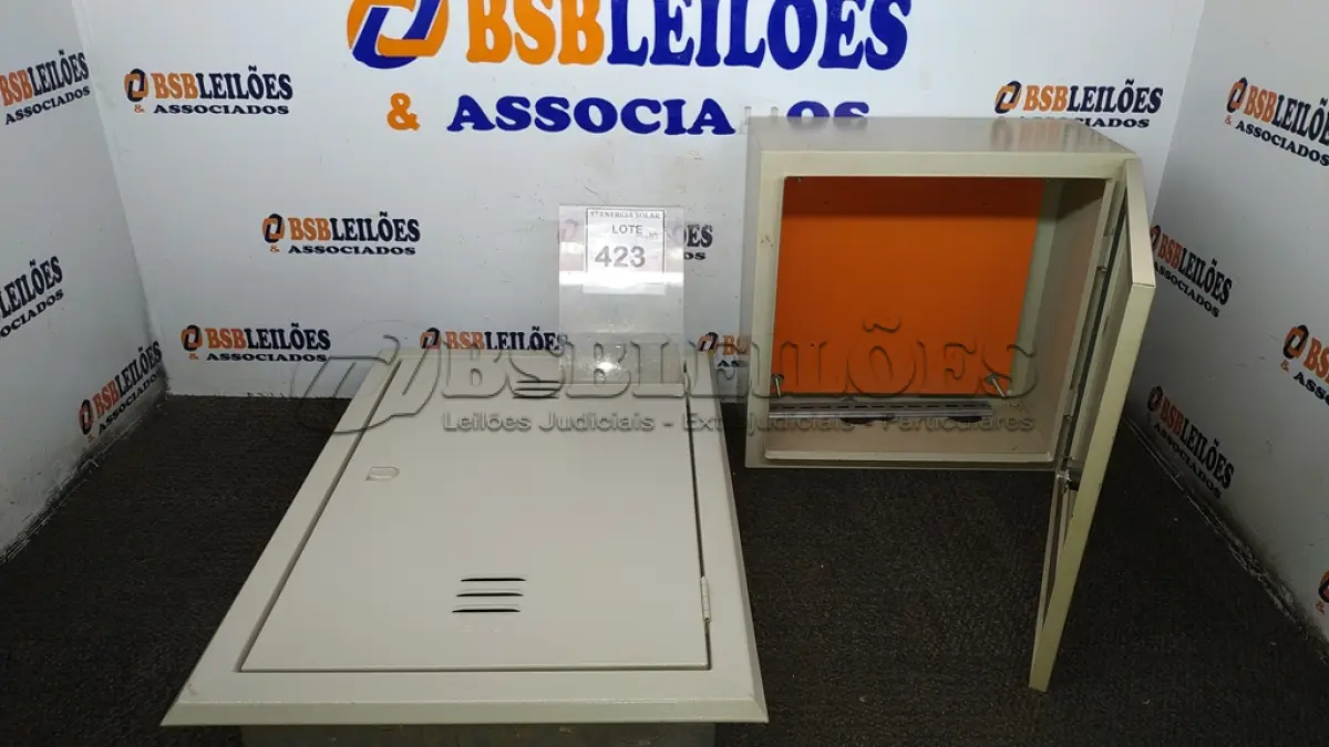 LOTE 423 - 02 QUADROS ELÉTRICOS. (NO ESTADO) ATENÇÃO! FAZER A VISITAÇÃO ANTES DE ARREMATAR, NÃO SABEMOS SE FUNCIONA, LEILÃO NÃO TEM GARANTIA E NEM DEVOLUÇÃO, SUJEITO A POSSÍVEIS AVARIAS VISÍVEIS/OCULTAS E/OU 