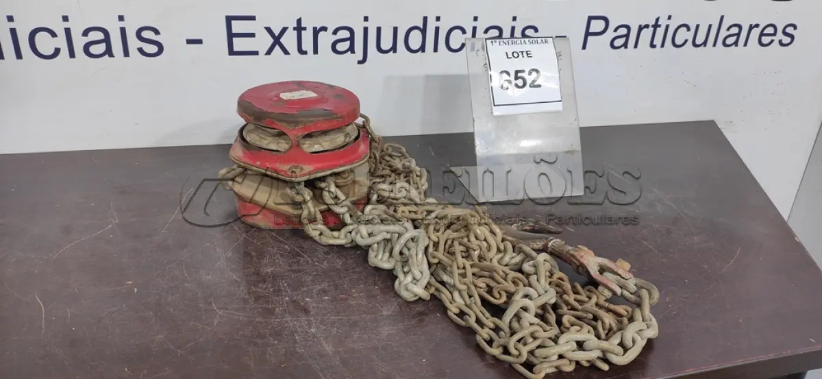 LOTE 352 - 01 TALHA MANUAL DE CORRENTE. (NO ESTADO) ATENÇÃO! FAZER A VISITAÇÃO ANTES DE ARREMATAR, NÃO SABEMOS SE FUNCIONA, LEILÃO NÃO TEM GARANTIA E NEM DEVOLUÇÃO, SUJEITO A POSSÍVEIS AVARIAS VISÍVEIS/OCULTAS E/OU AUSÊNCIA DE COMPONENTES.