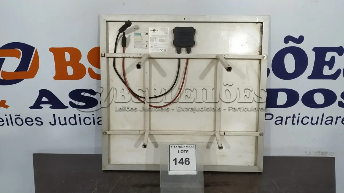LOTE 146 - 01 PAINEL FOTO VOLTAICO. (NO ESTADO) ATENÇÃO! FAZER A VISITAÇÃO ANTES DE ARREMATAR, NÃO SABEMOS SE FUNCIONA, LEILÃO NÃO TEM GARANTIA E NEM DEVOLUÇÃO, SUJEITO A POSSÍVEIS AVARIAS VISÍVEIS/OCULTAS E/OU AUSÊNCIA DE COMPONENTES.